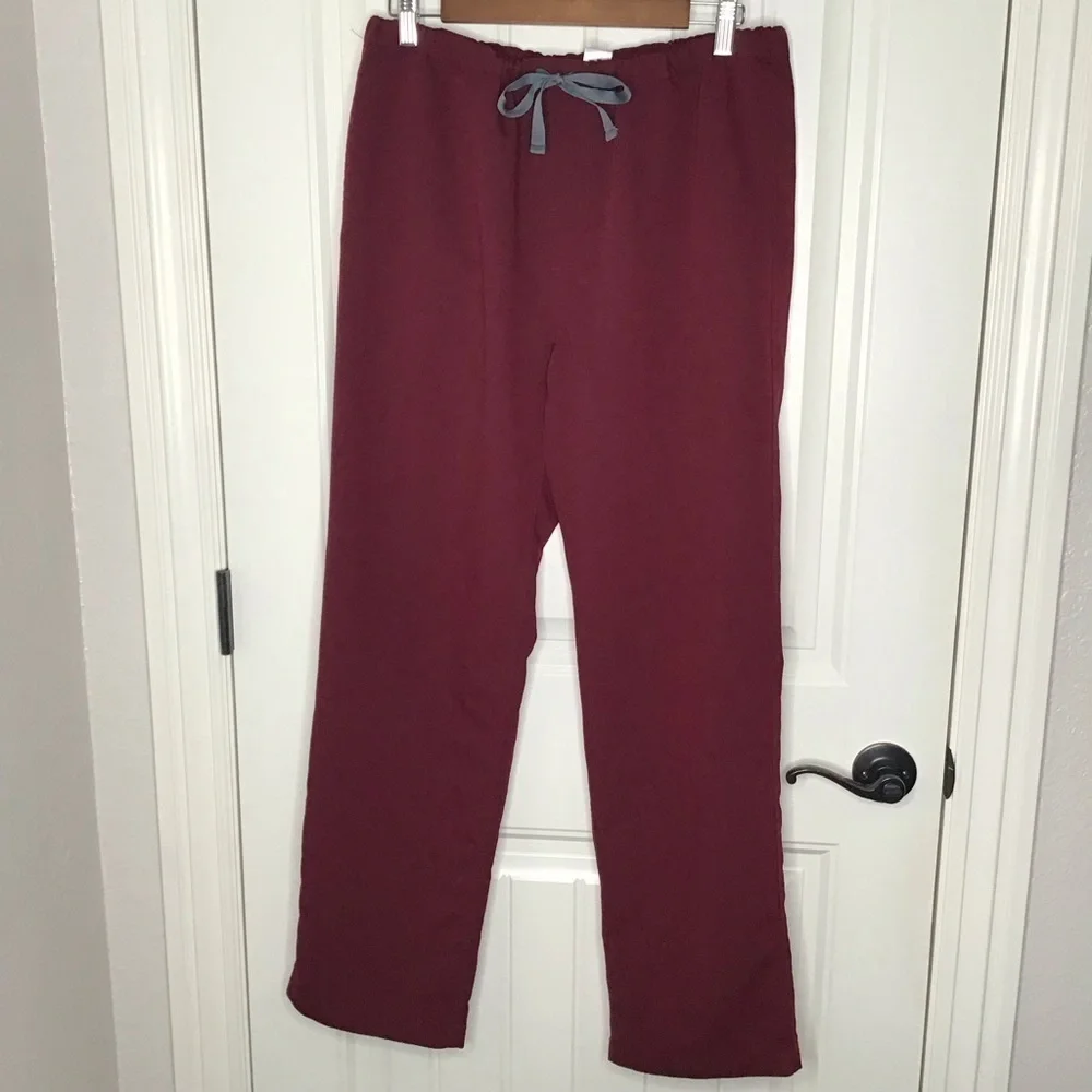 Figs Pisco Basic Scrub Pants in Burgundy Size Medium.